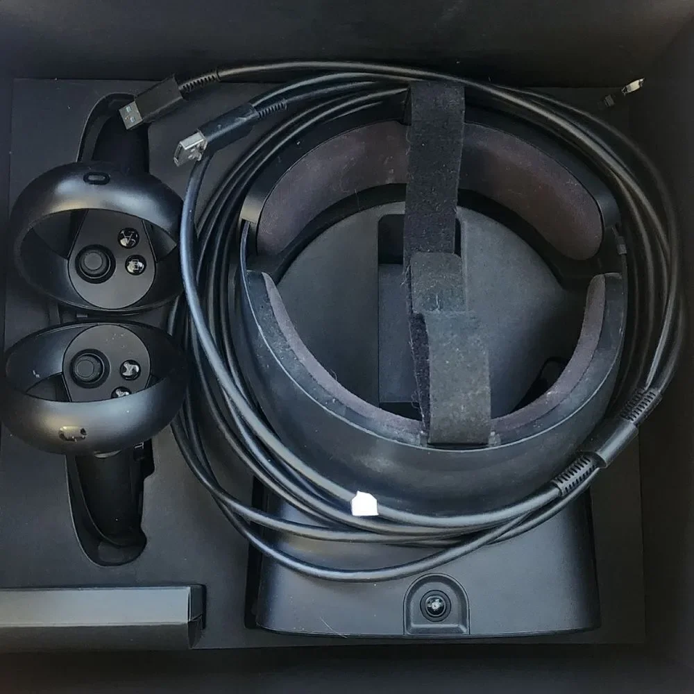 Oculus Rift S PC-Powered VR Gaming Headset - Picture 3 of 11